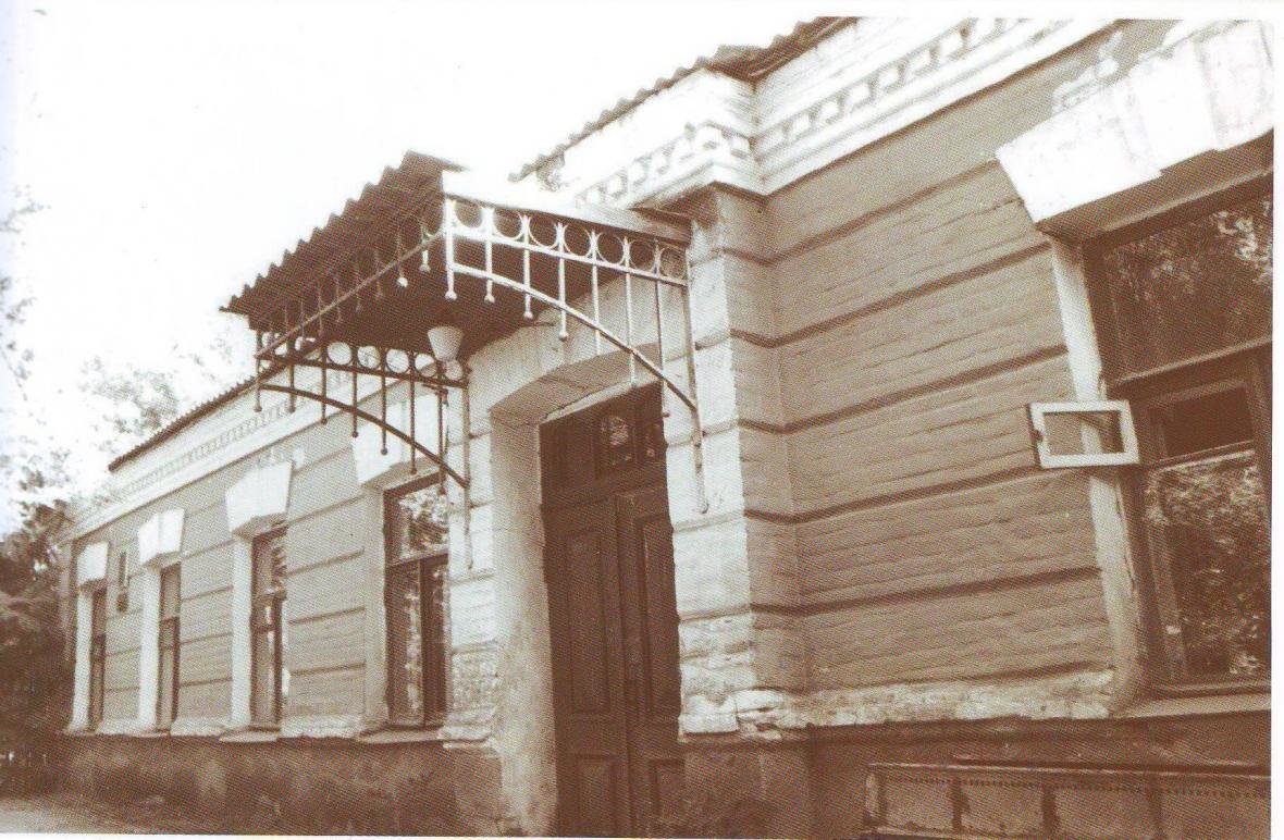 Здание бывшего флигеля Ребининой, 1980-е гг., фото из книги «Белгород, век XVI - век XXI»
