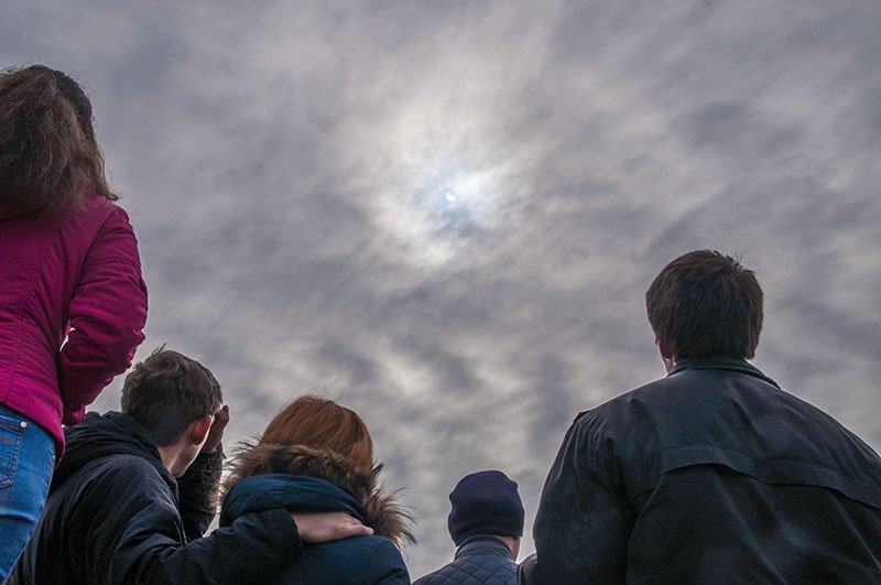 Краденое солнце. Сегодня жители белгорода наблюдали солнечное затмение (фото) - фото 2