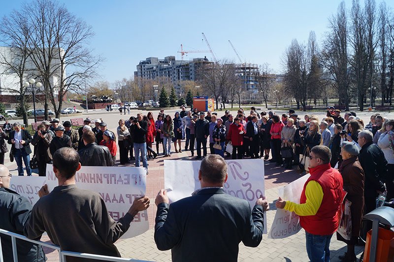 Белгородцы вышли на митинг в поддержку объявленных нелегалами маршрутчиков (фото) - фото 2