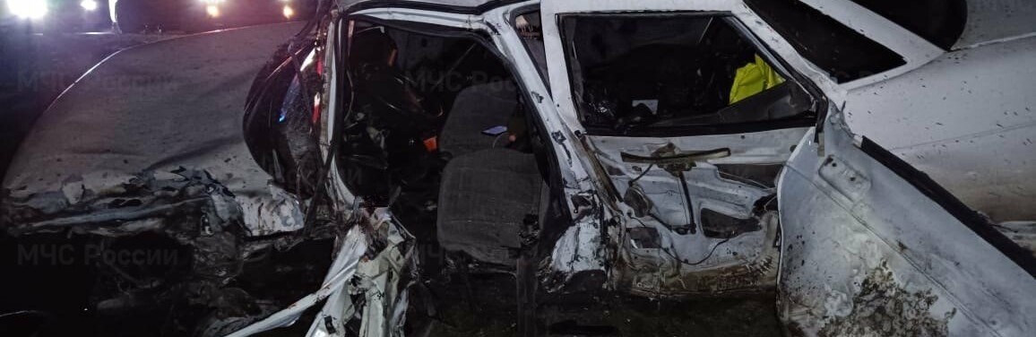 Белгородские пожарные спасли водителя, зажатого в салоне разбитого автомобиля