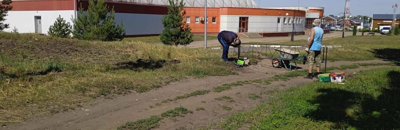 В Белгородском районе на год перенесли строительство дендропарка, из-за которого перекопали единственную дорогу к остановке