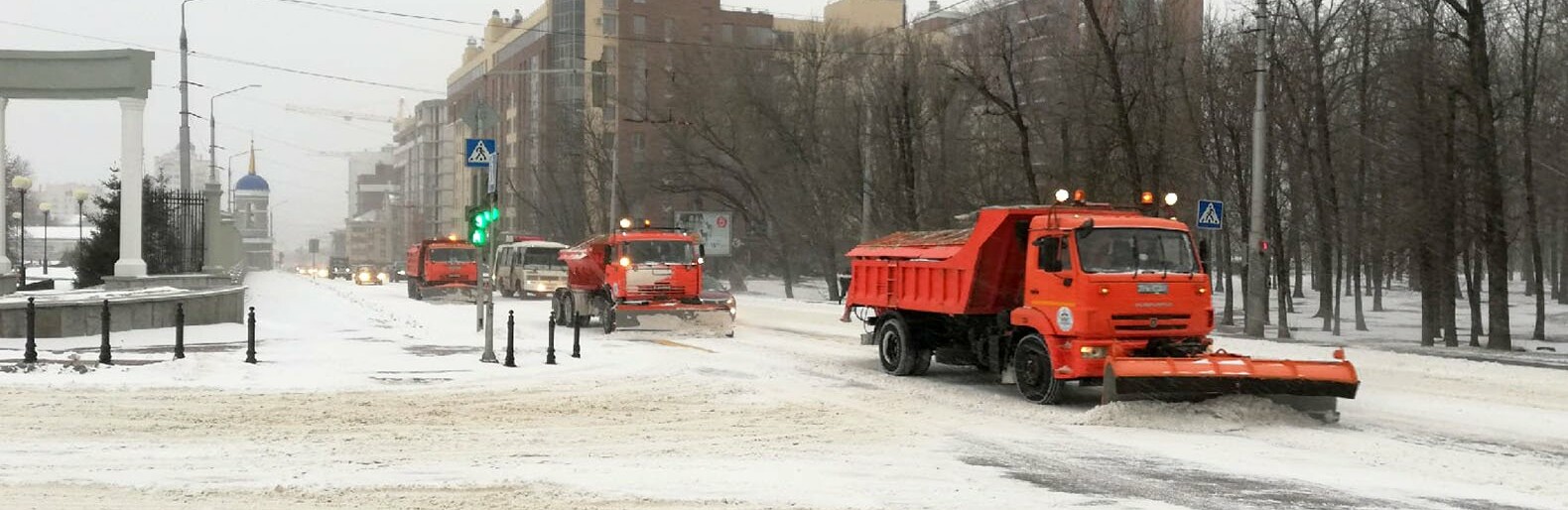 «Город засыпает, просыпаются коммунальщики». В Белгороде на борьбе со снегом сломались четыре машины