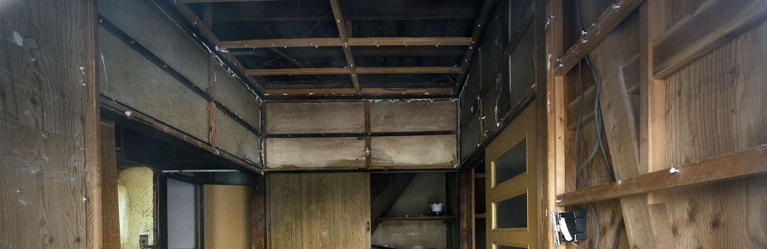 Жителям дома с обрушившимся потолком в Старом Осколе предоставили временное жильё