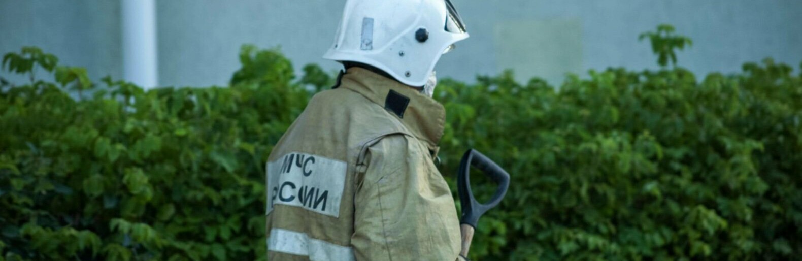 Резервуар с растворителем загорелся после обстрела в Белгородской области 