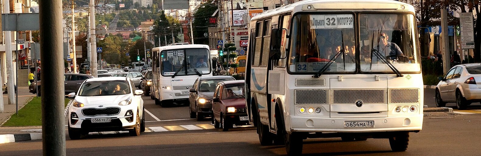 В центре Белгорода на Богданке пазик сбил пьяного пешехода