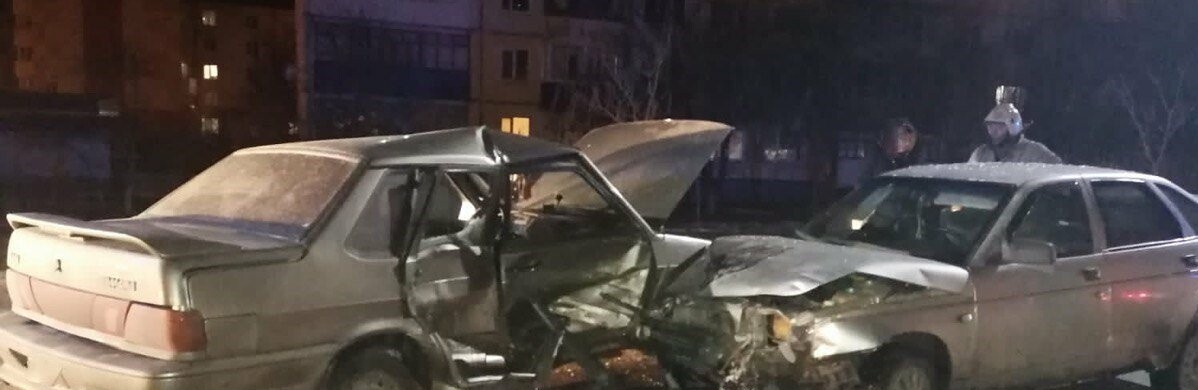  Белгородские спасатели достали из разбитой легковушки 36-летнюю женщину