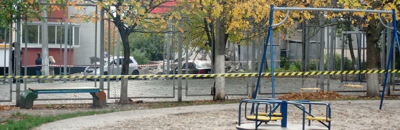 Приехавшие к повреждённому при обстреле дому в Белгороде спасатели сбили старушку