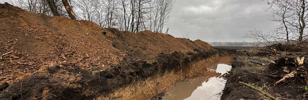 Под Белгородом копают рвы для засечной черты. Фото