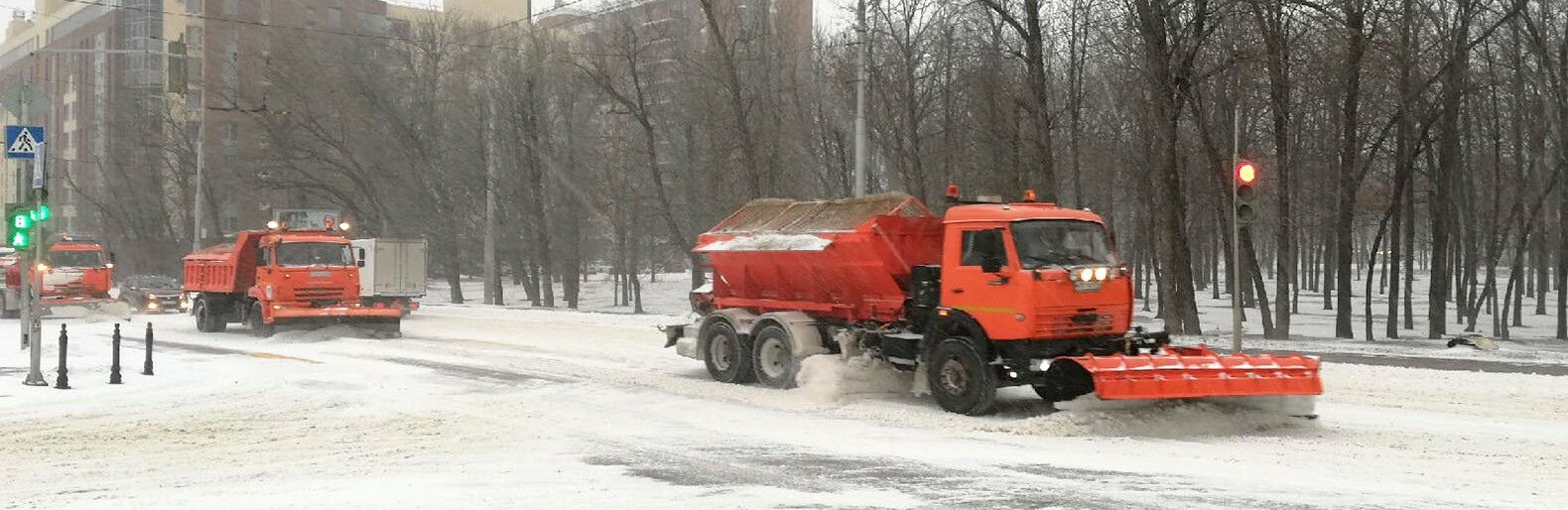 Для уборки снегопада в Белгороде работал 891 коммунальщик