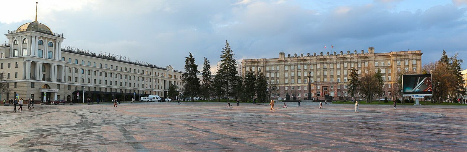 Мэр Иванов решил не устанавливать волейбольную площадку на Соборной площади в Белгороде