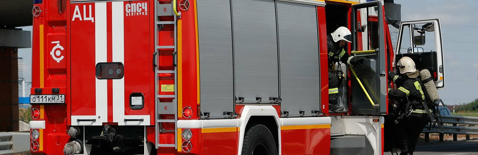 Белгородские пожарные спасли губкинца из горящей квартиры