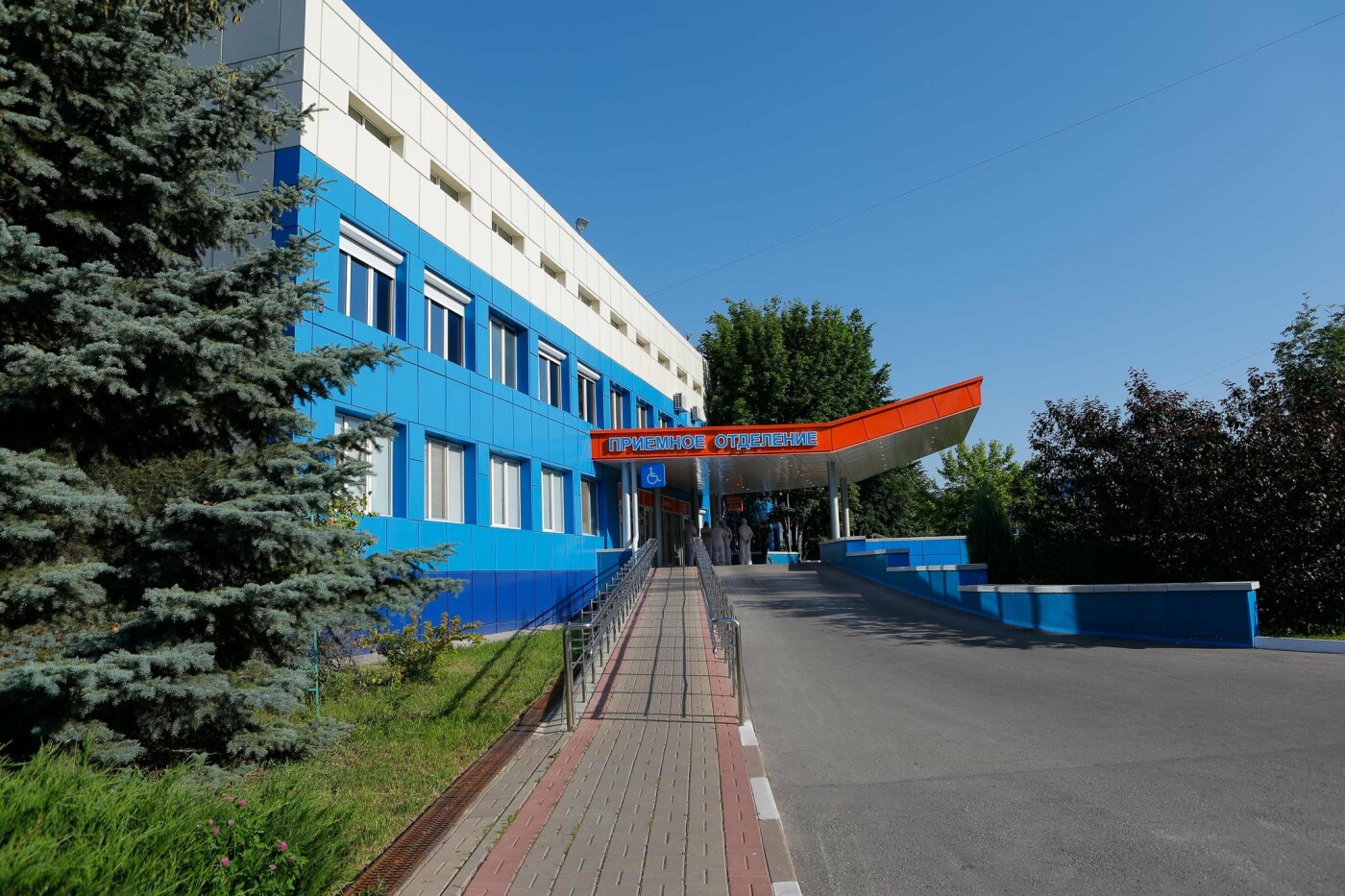 Что происходит в ковид-госпитале Белгорода. Фоторепортаж из «красной» зоны