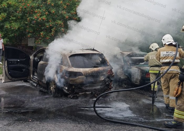 В Белгороде сгорел припаркованный автомобиль