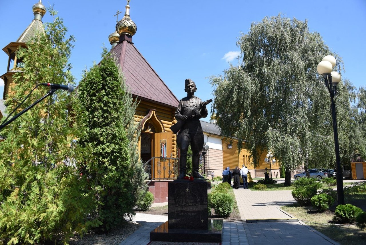 Памятник апанасенко в белгороде фото