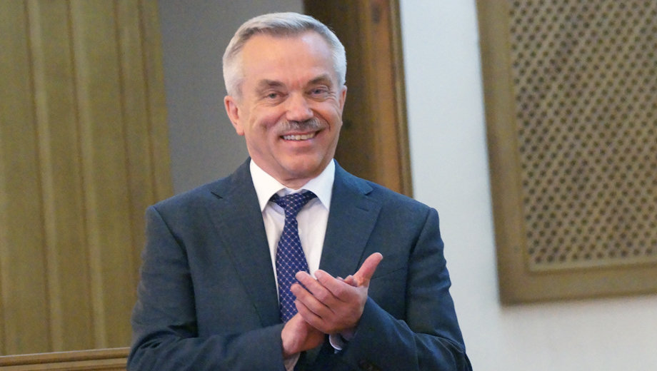 Евгений Савченко уходит с должности губернатора