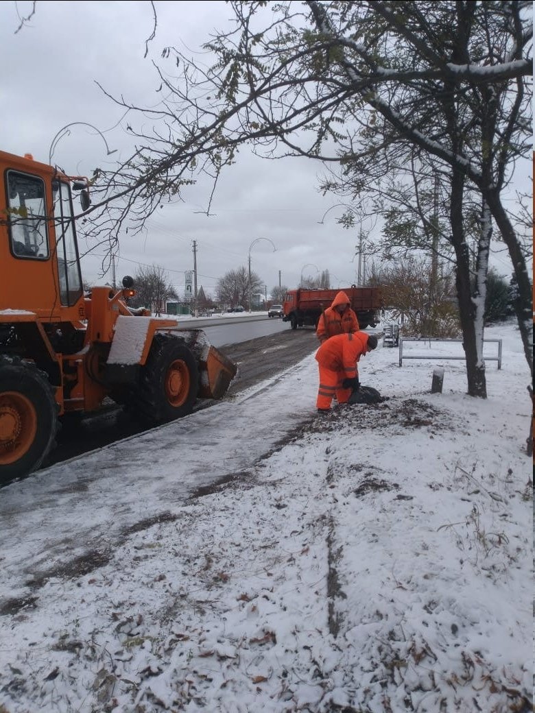 В Белгороде дороги обработывают против обледенения