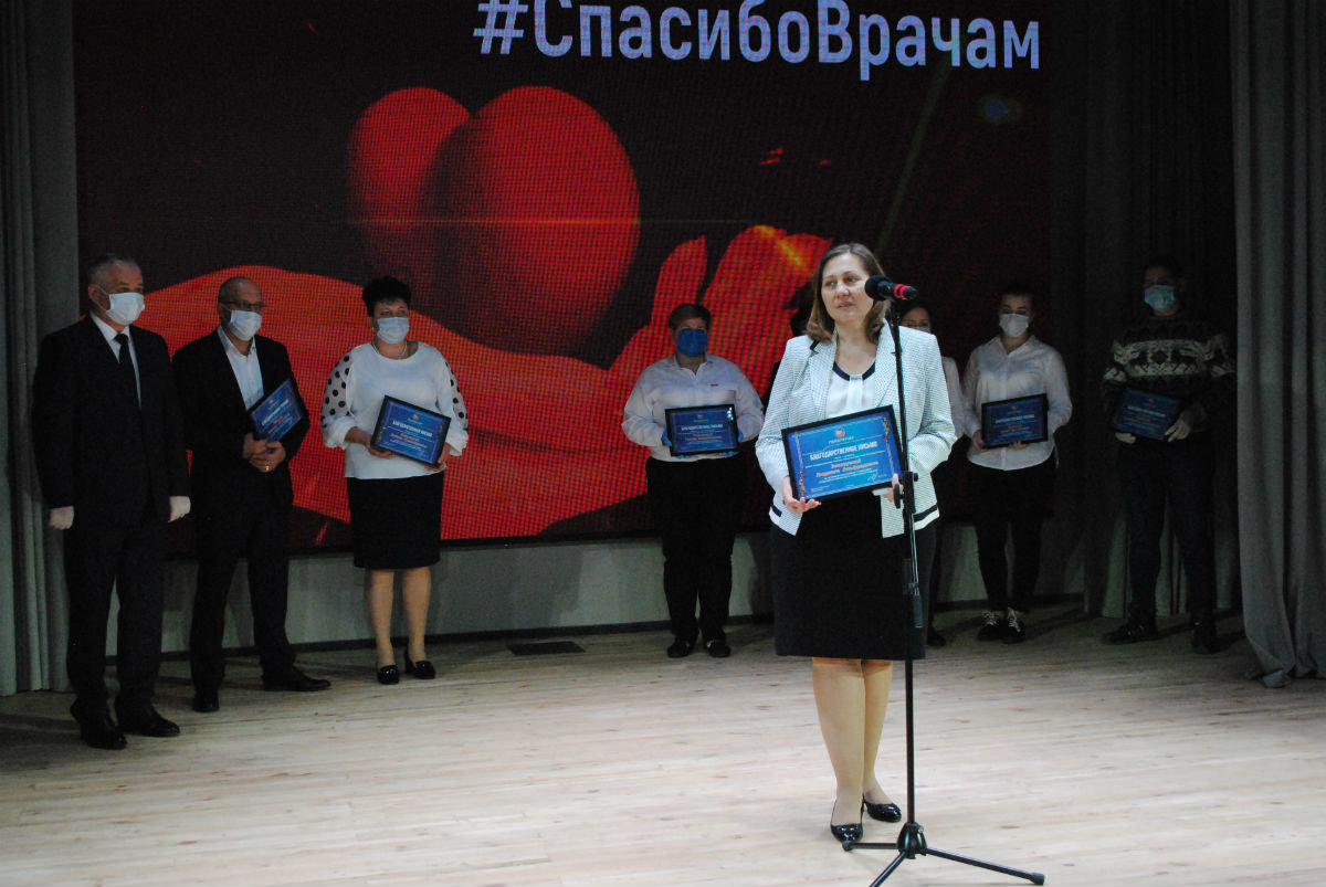 Медики региона, работающие с ковид-пациентами, получили денежную премию от фонда «Поколение»