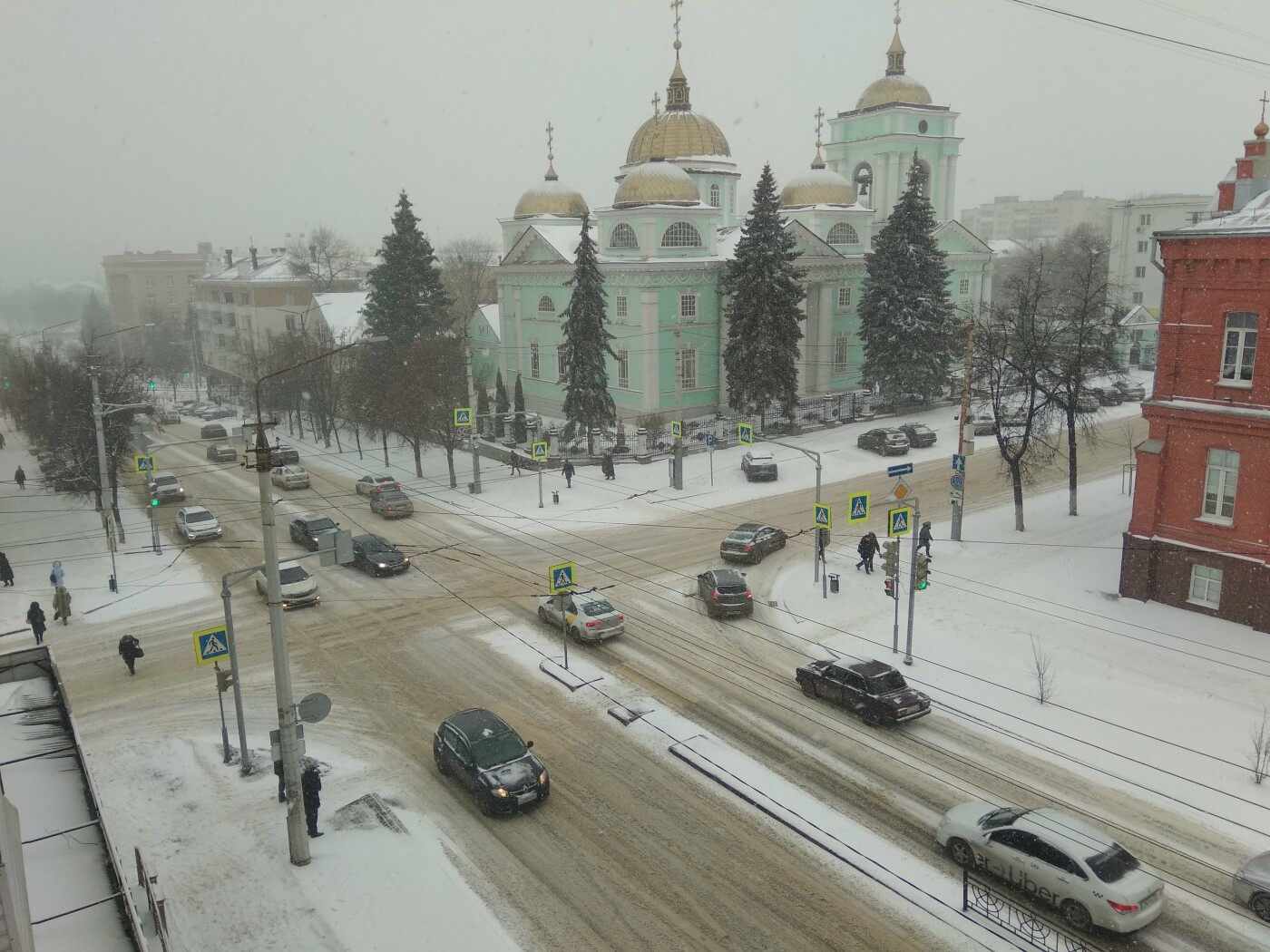 Белгород накрыло снегом