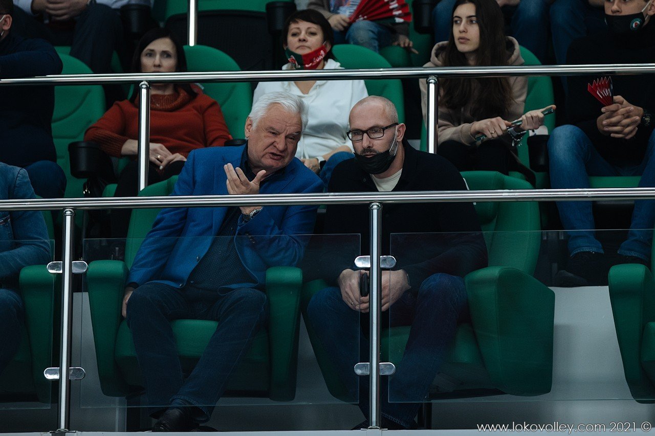 Спортивный директор сборной России Сергей Тетюхин наблюдает за игрой кандидатов в сборную
