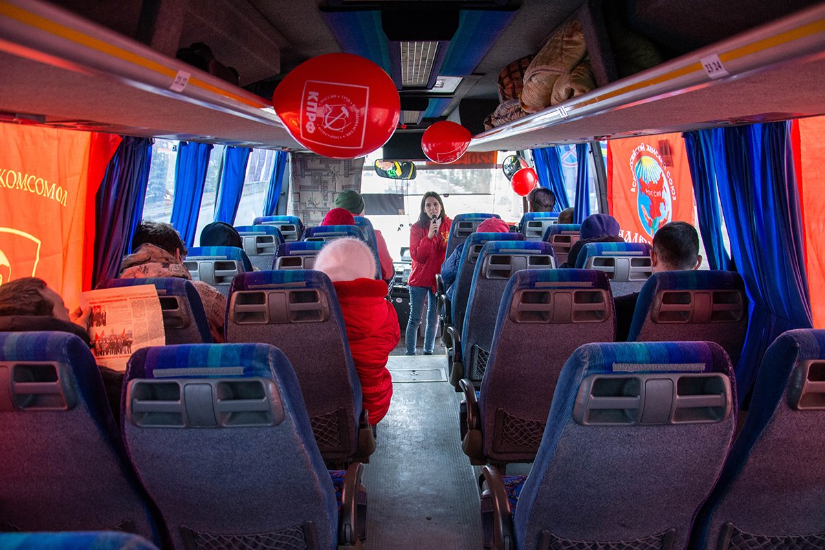 Автобус красное новосибирск. Автобус тюмет красный. Красные автобусы Калуга внутри. Автобус красное на Половнево. Долговое автобус.