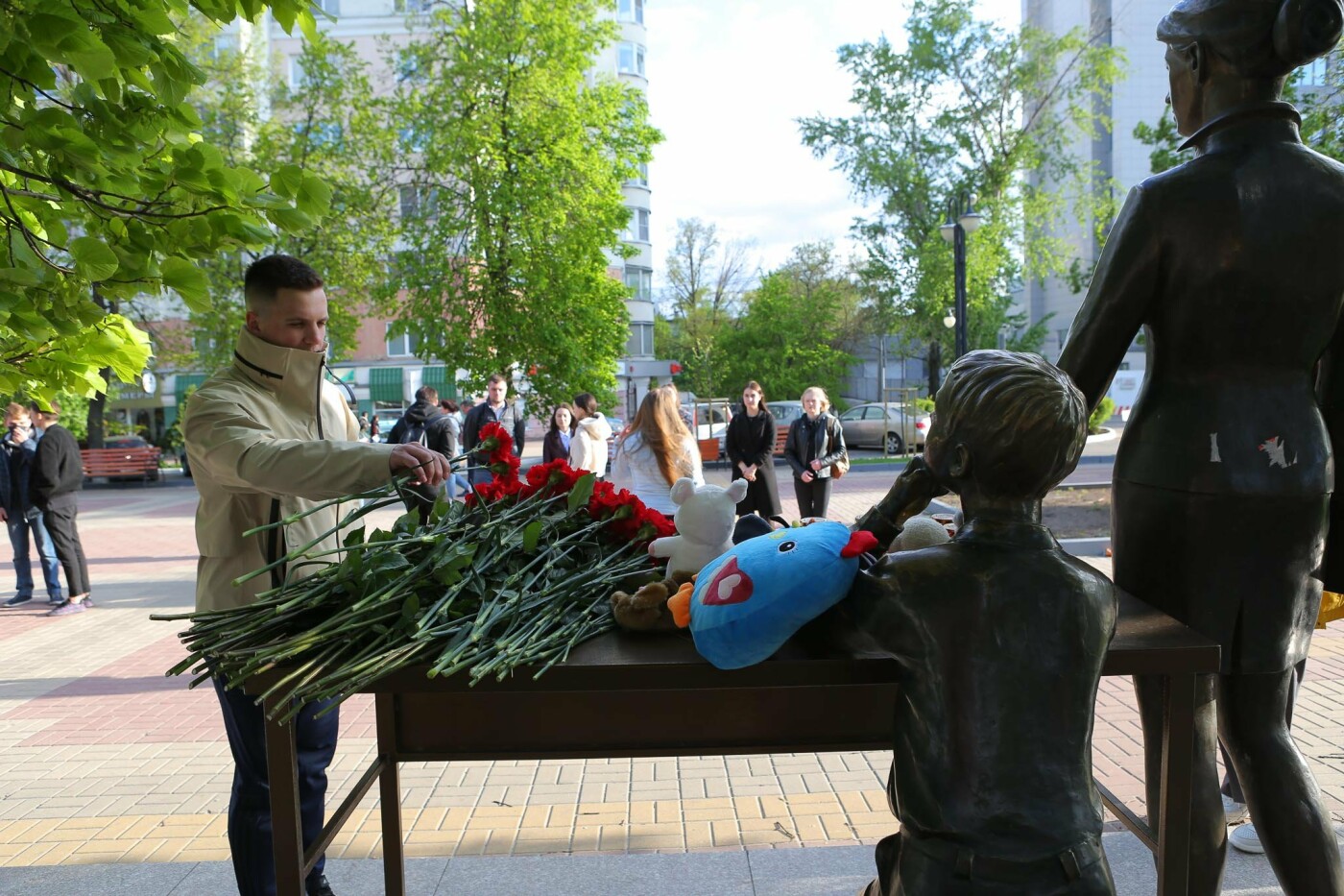 Белгородцы скорбят по погибшим в Казани
