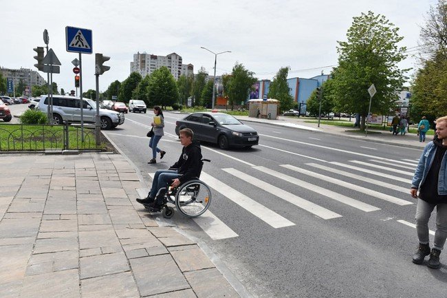 В Белгороде чиновники на инвалидных колясках проинспектировали улицы