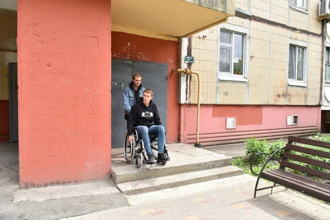 В Белгороде чиновники на инвалидных колясках проинспектировали улицы