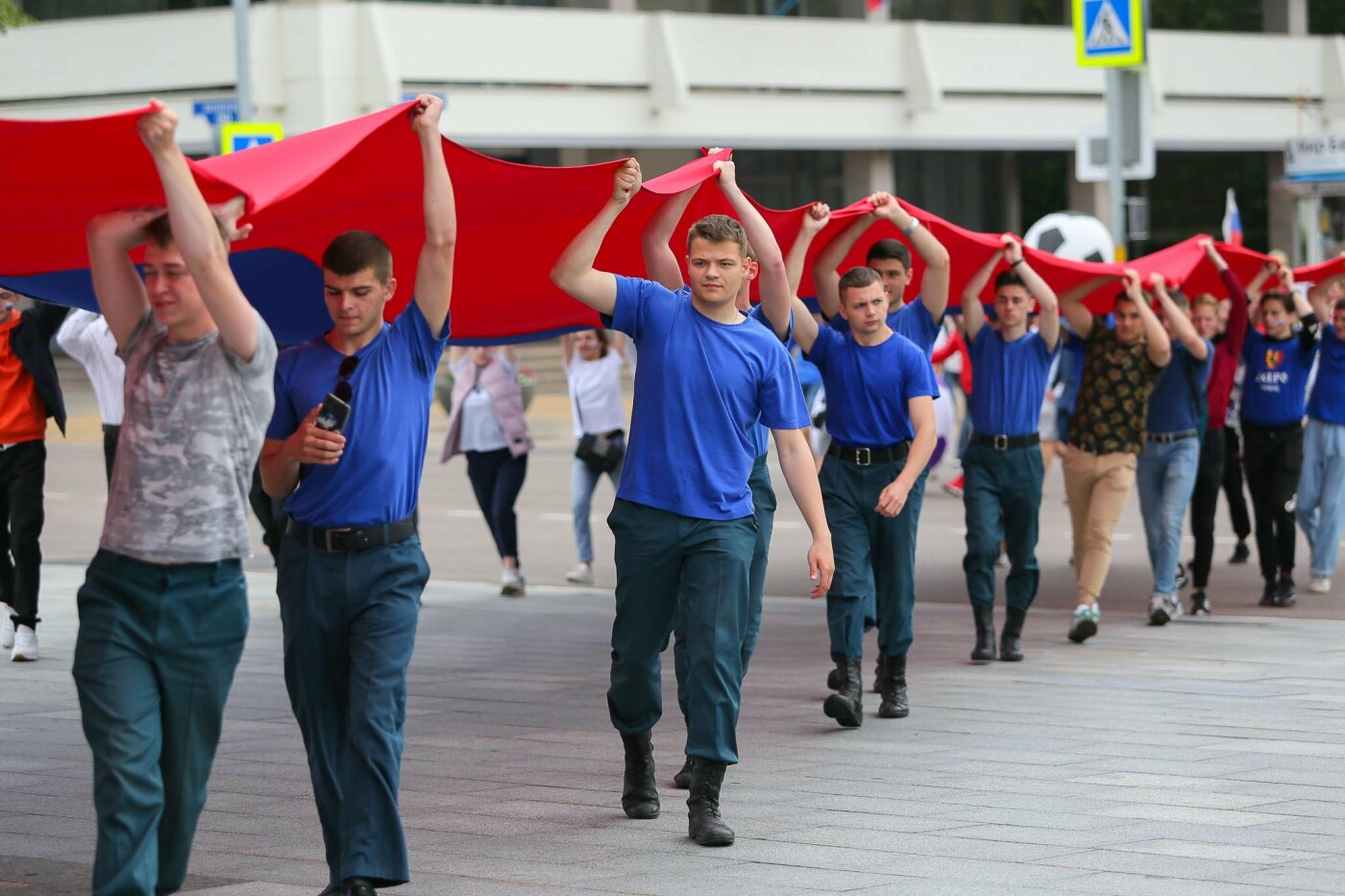 Праздничный флешмоб в Белгороде ко Дню России