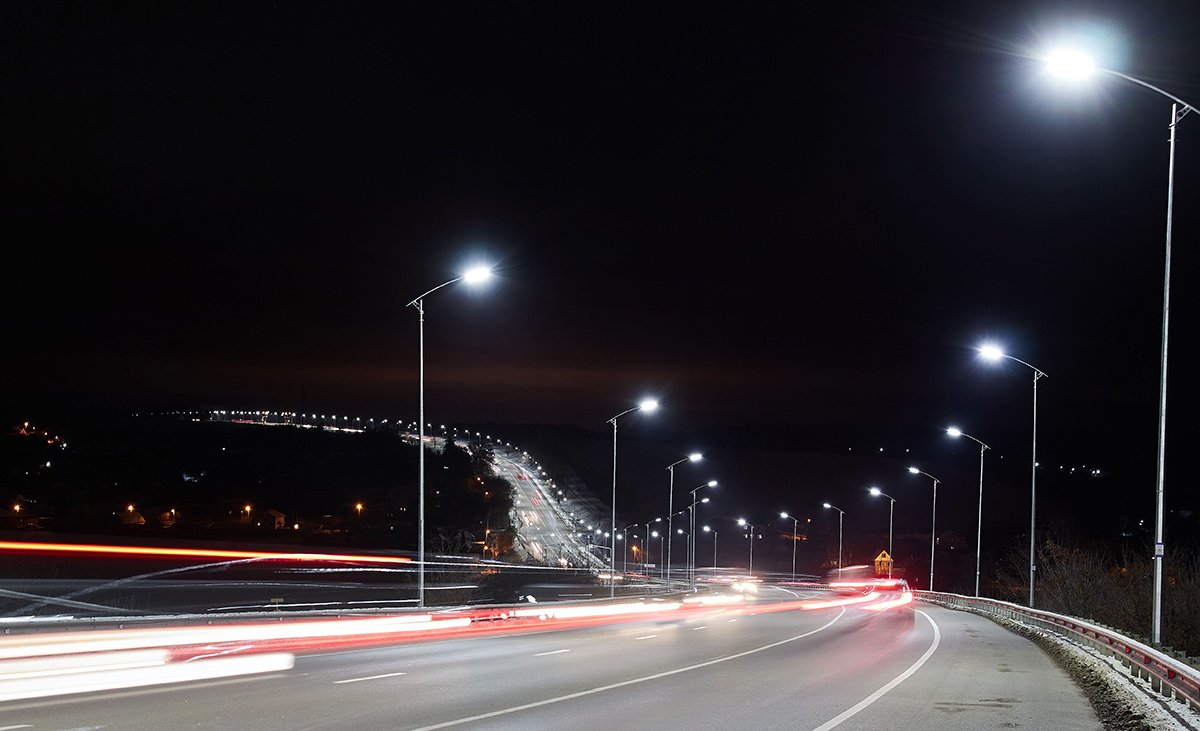 На трёх участках региональных автодорог появится современное наружное освещение