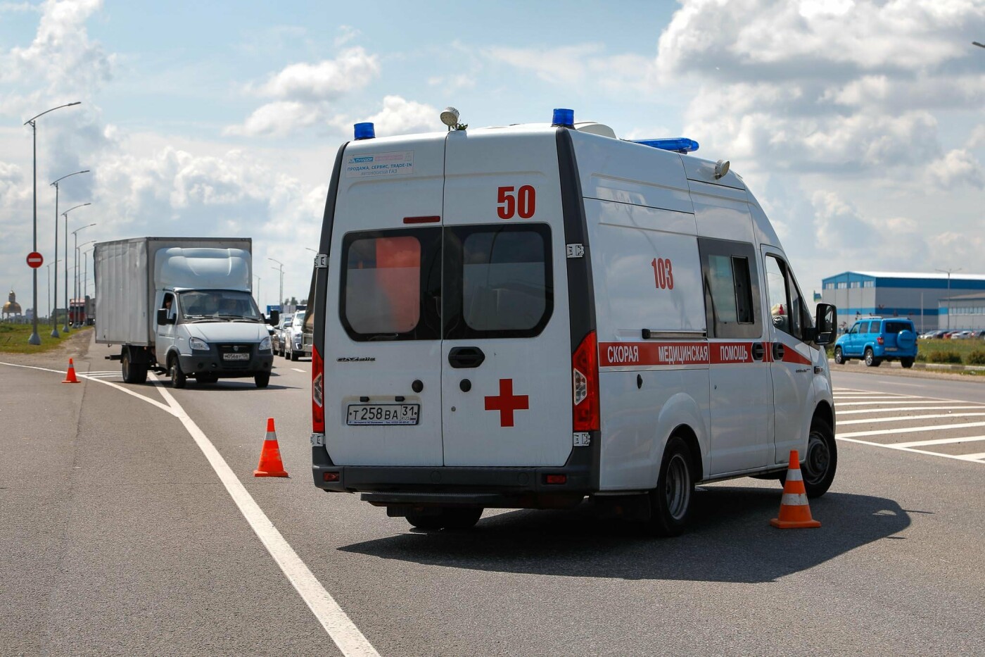 Двух человек вырезали из машины после ДТП под Белгородом