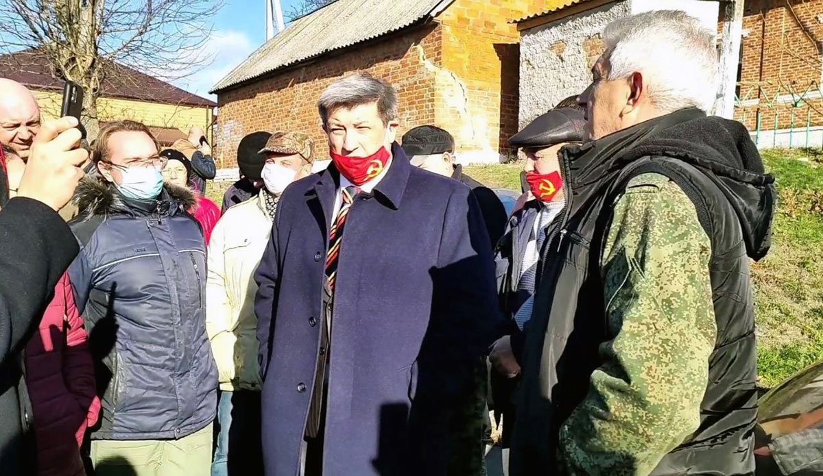 В Борисовском районе приостановили строительство бараков для поселенцев