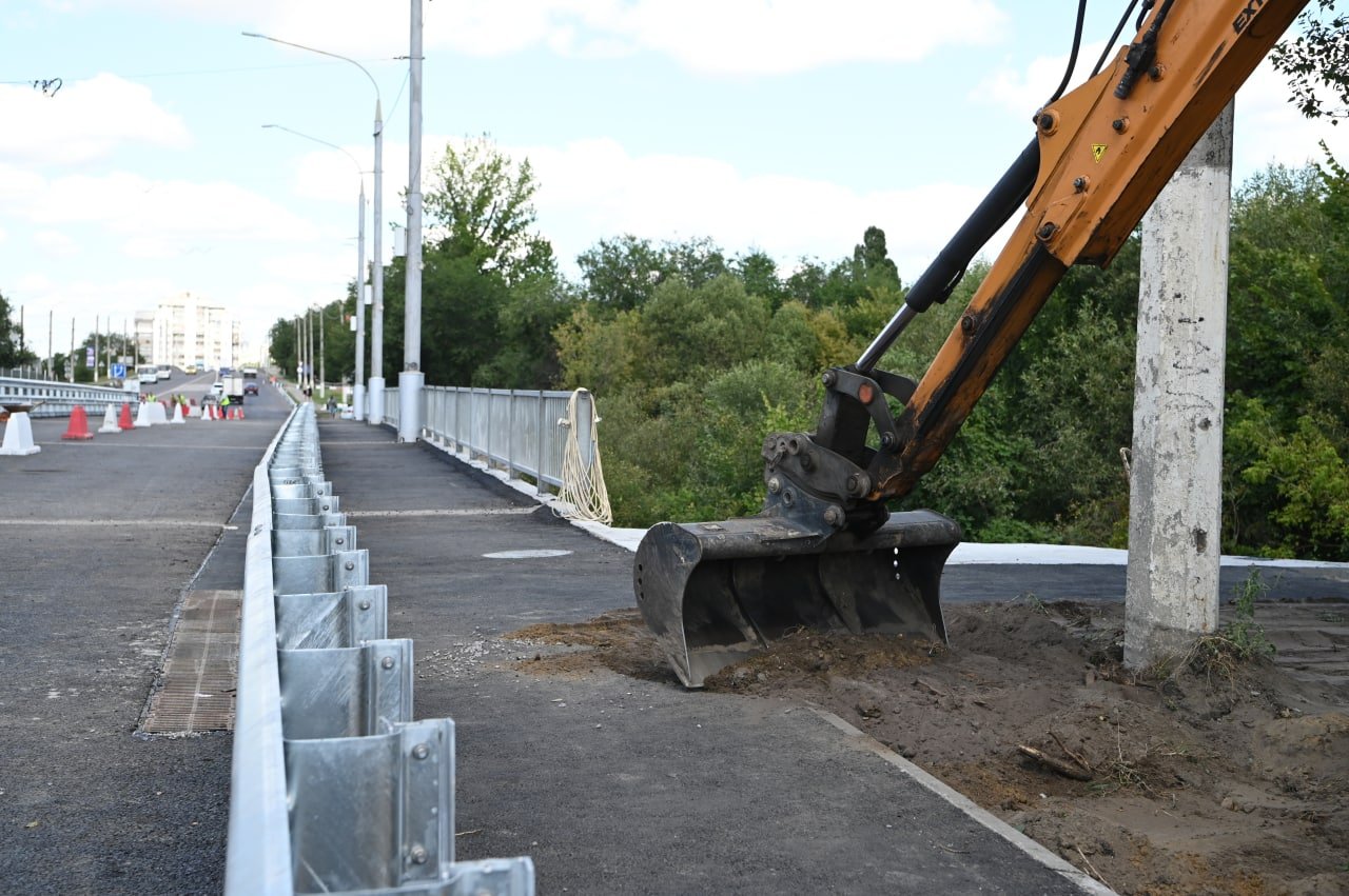 Обновлённый мост на улице Волчанской Белгорода
