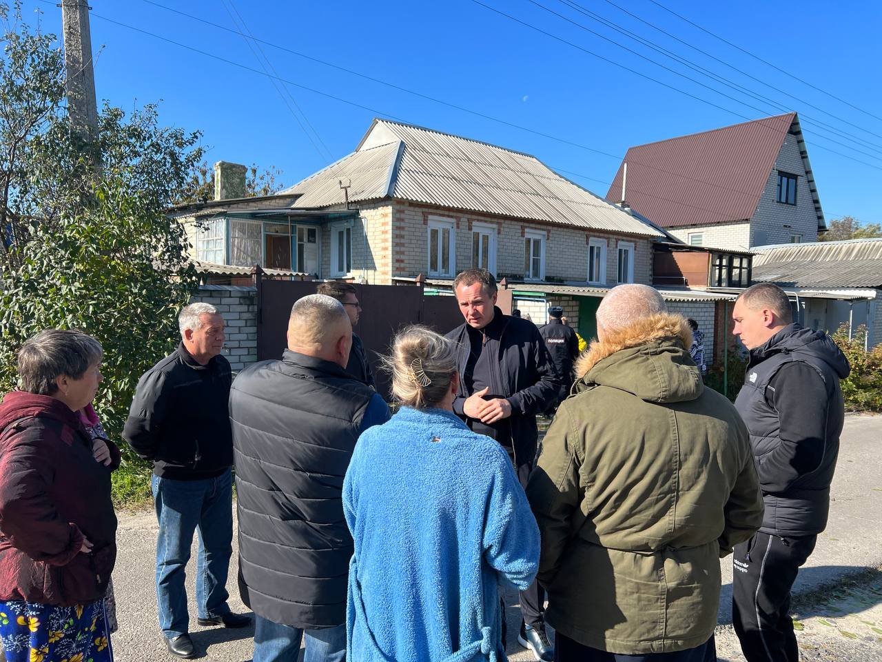 Ситуация в белгороде. Села Белгородской области фото. Гладков губернатор Белгородской. Люди на районе. Село в Украине.