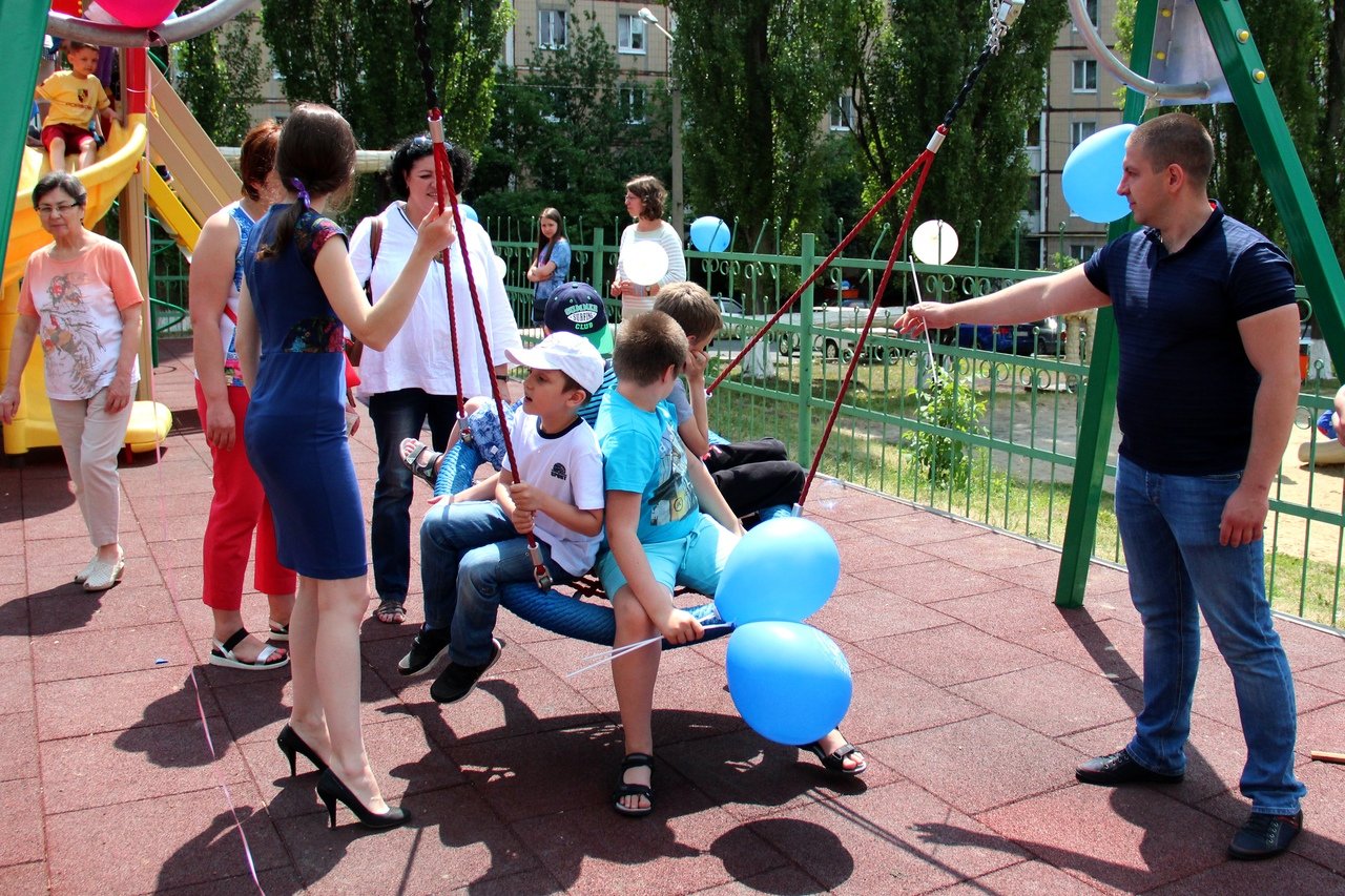 Открытие игровой площадки. Площадки для детей с аутизмом. Детские площадки для детей с аутизмом. Инклюзивные детские площадки.