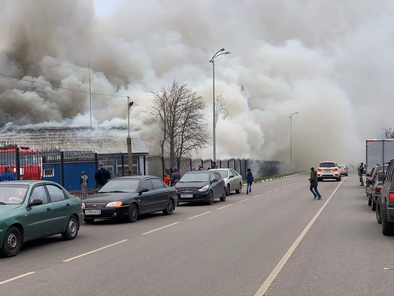 Че щас происходит. Пожар в тумане. Пожар в Таврово. Пожар в Таврово Белгородской области. Пожар в Белгороде сейчас Таврово.