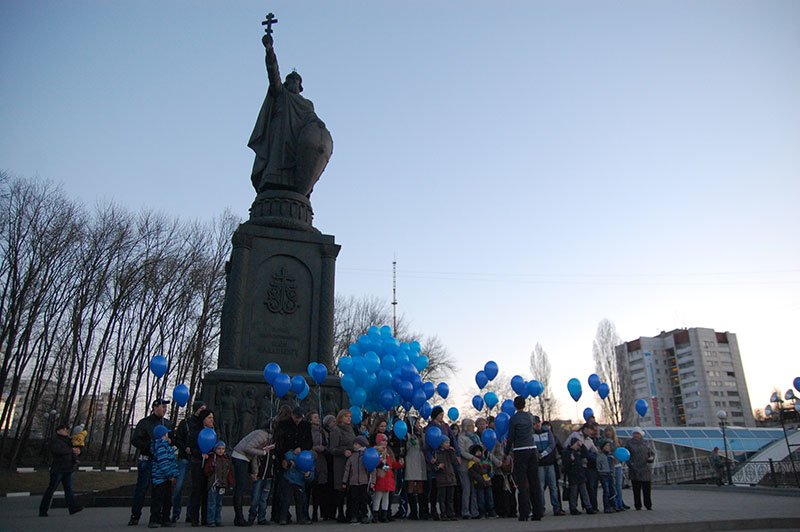 Белгород впервые присоединился к акции «Зажги синим» (фото) - фото 6