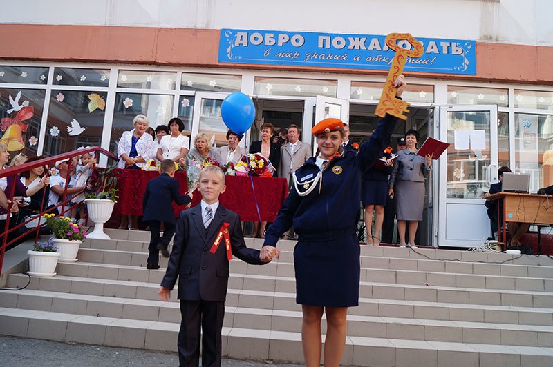 День знаний в Белгороде: В 45-ю школу пришли учиться 147 первоклассников и появился класс с буквой «Е» (фото) - фото 6