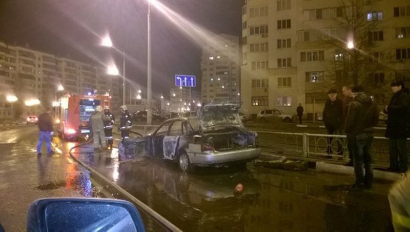 В центре Белгорода сгорел автомобиль, в Алексеевке - автобус (фото) - фото 1