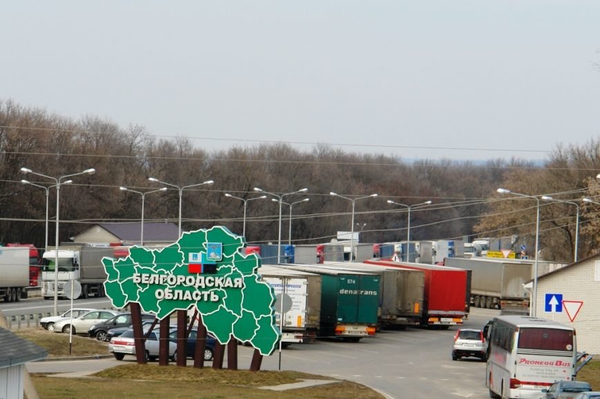 На российско-украинской границе в Белгородской области образовался транспортный коллапс (фото) - фото 1