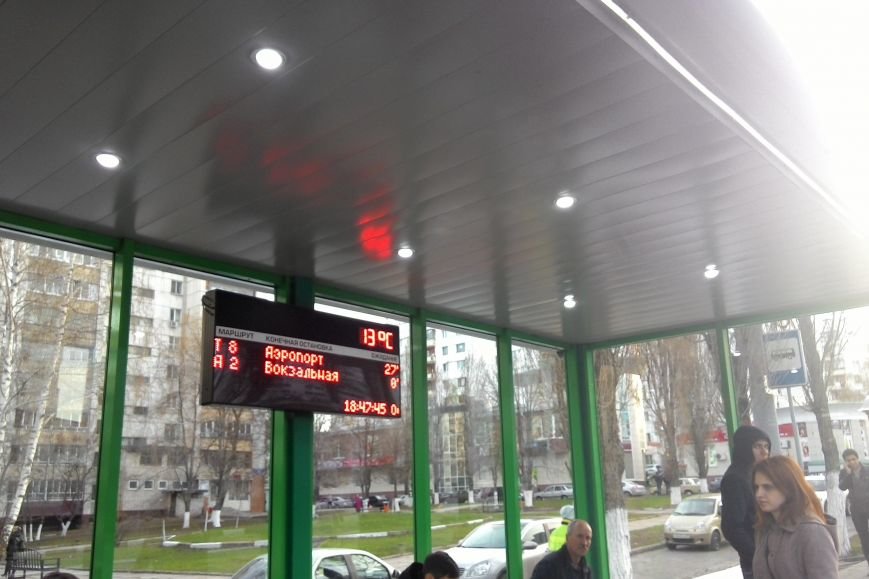 В Белгороде на остановках появились первые табло обратного отсчёта времени до прибытия ближайшего автобуса (фото) - фото 3