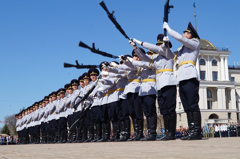 Белгородские кадеты прошли парадом по Соборной площади (фото) - фото 4