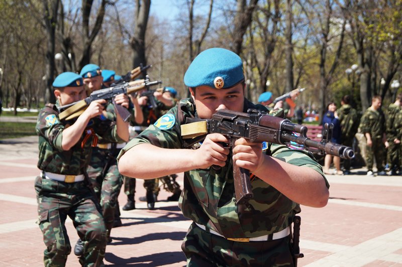 Белгородские кадеты прошли парадом по Соборной площади (фото) - фото 11