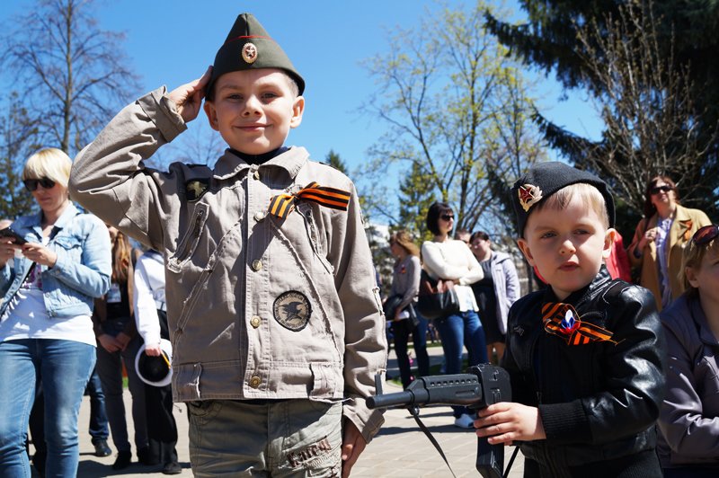 Белгородские кадеты прошли парадом по Соборной площади (фото) - фото 12