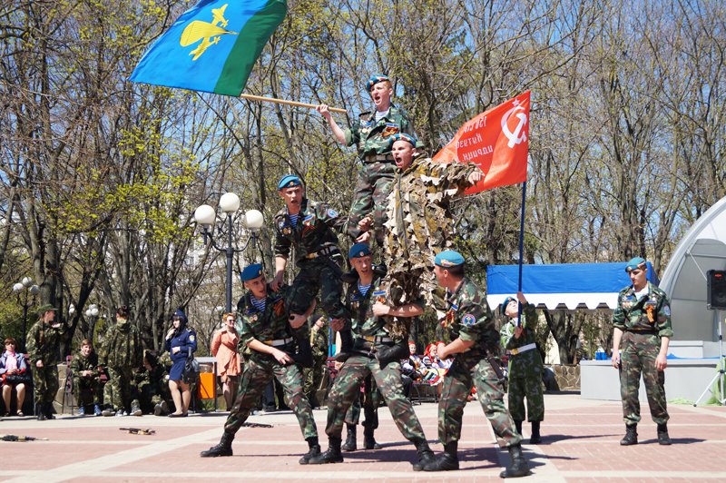Белгородские кадеты прошли парадом по Соборной площади (фото) - фото 13