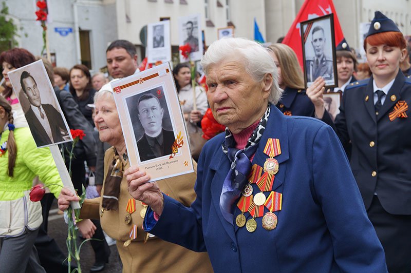 Белгородцы прошли по улицам с портретами «Бессмертного полка» (фото) - фото 1
