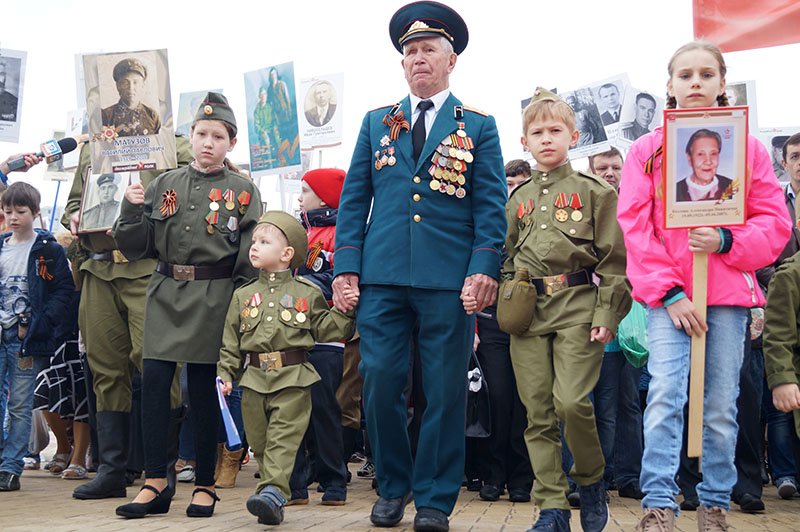Белгородцы прошли по улицам с портретами «Бессмертного полка» (фото) - фото 1