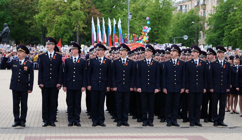 Парад Победы в Белгороде собрал тысячи горожан (фото) - фото 1