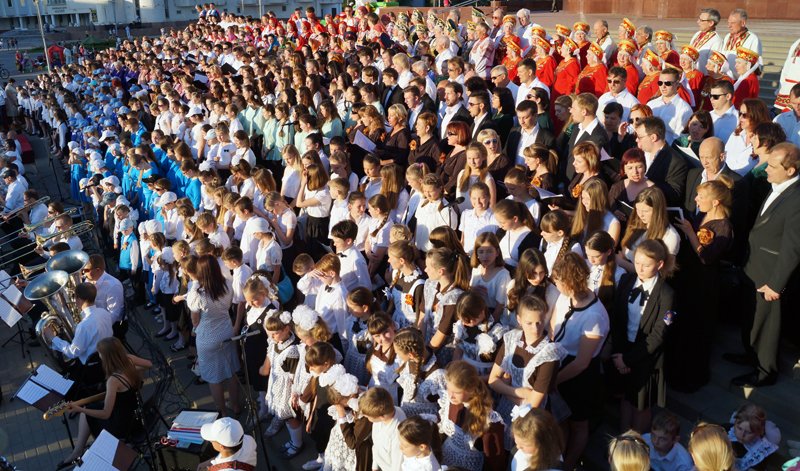 В Белгороде спел хор из 700 исполнителей (фото) - фото 1