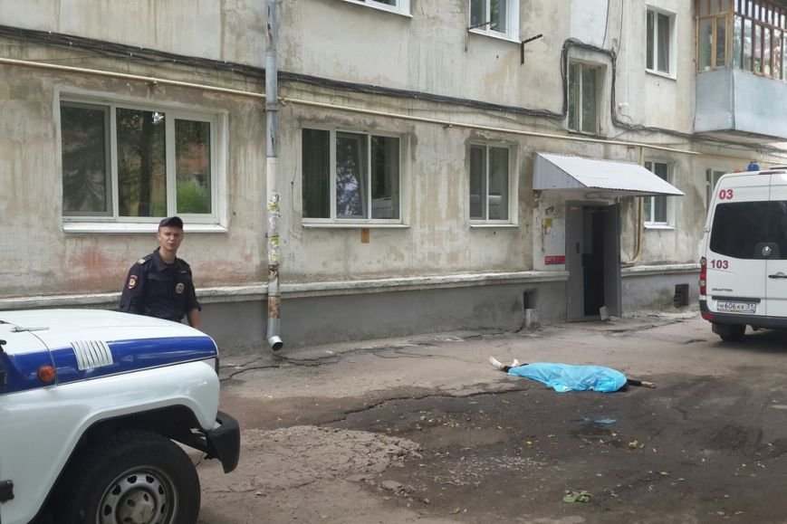 В Белгороде девушка разбилась насмерть, выпав из окна пятого этажа (фото) - фото 1
