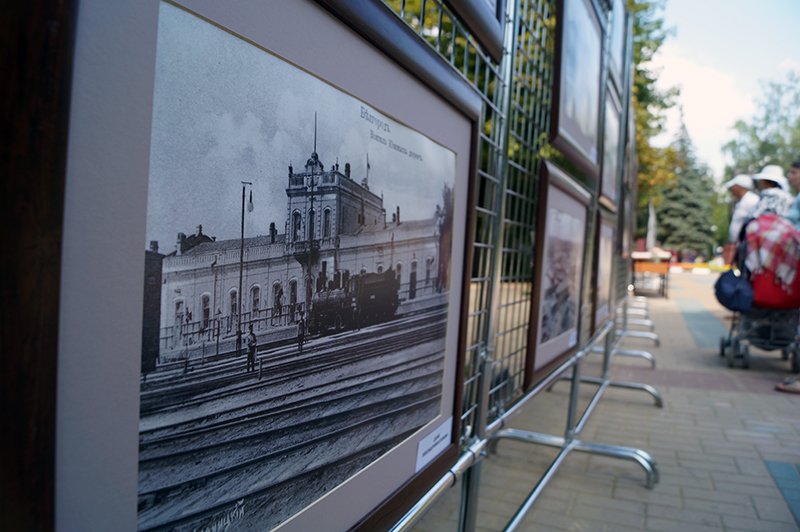 Белгородцы познакомились с историей города на выставке под открытым небом (фото) - фото 1